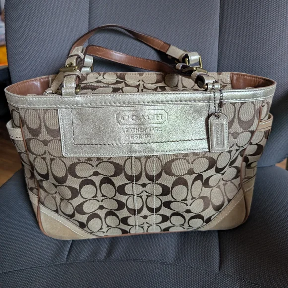Coach Signature Jacquard Shoulder Bag - Picture 1 of 11